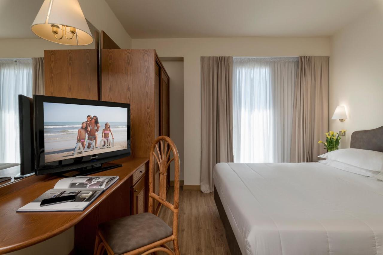 Hotel Adlon - Fronte Mare Riccione Ngoại thất bức ảnh